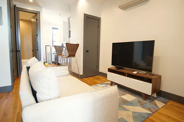 Rented by Doorway NYC, LLC | media 21