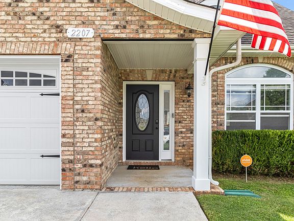 3rd image of 2207 Fairfax Dr