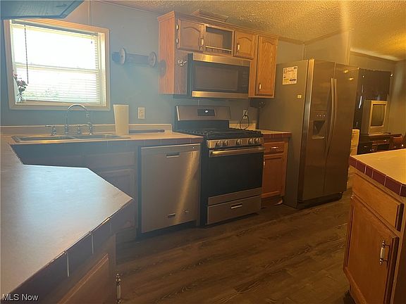 3rd image of 39 Pin Oak Dr