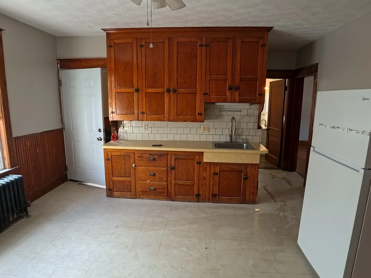 3 bed, 1200 sqft, $2,050 — Photo 4