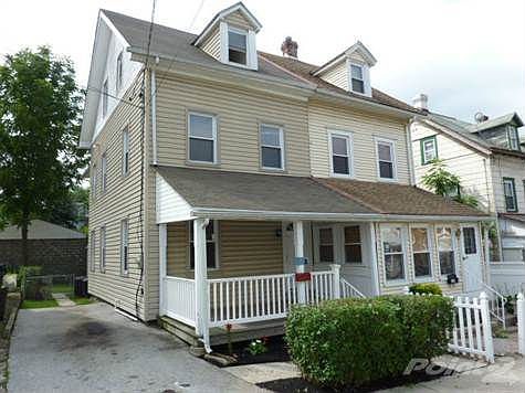 35 Prospect Ave parking on driveway