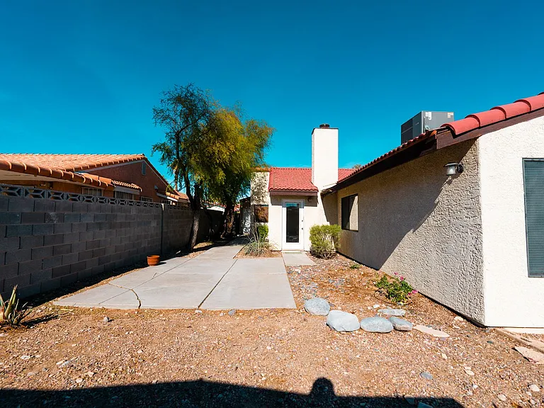 6357 Formula Way — Photo 34