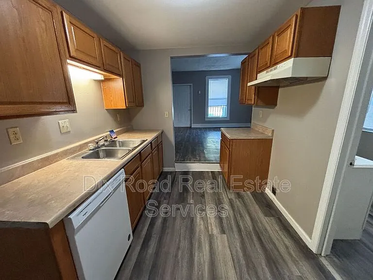 609 18th Ave — Photo 9