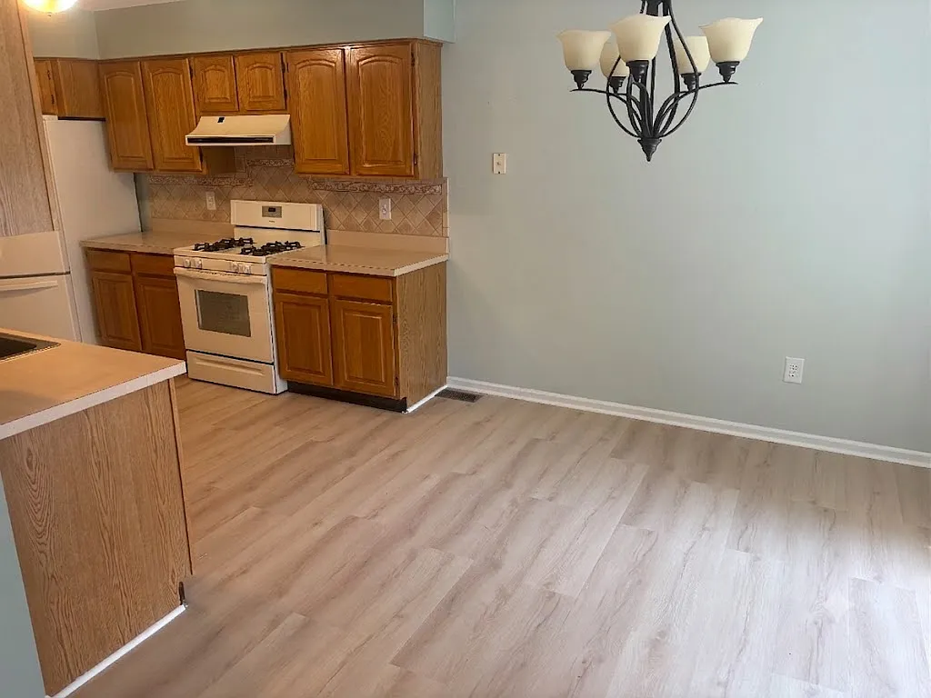 4 bed, 1708 sqft, $3,095 — Photo 3