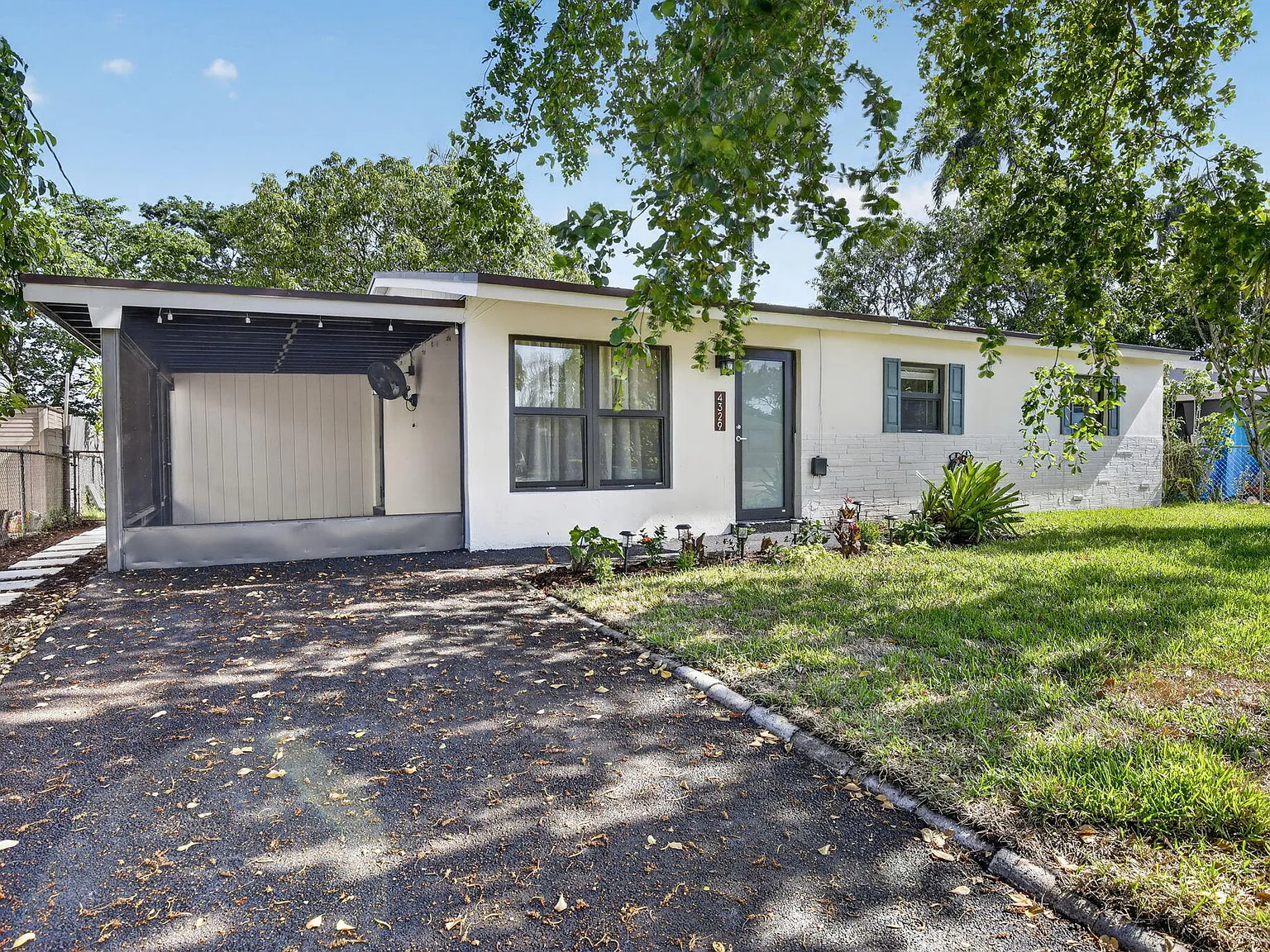 3 bed, 2.0 bath, 1175 sqft, $3,550 — Photo 3