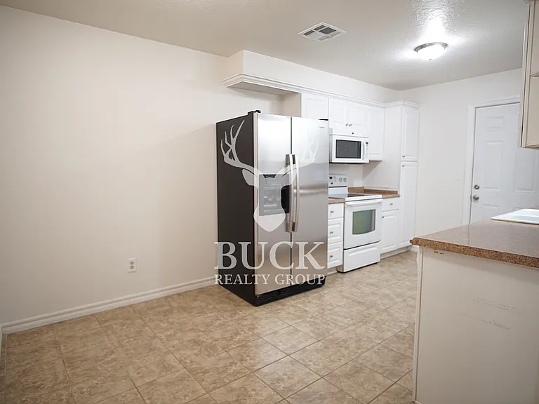 6803 Woodlake Dr — Photo 4