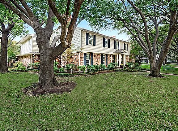 2nd image of 8 Shenandoah Pl