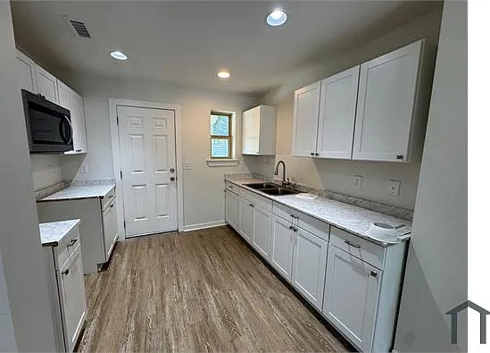 2 bed, 760 sqft, $1,350 — Photo 4