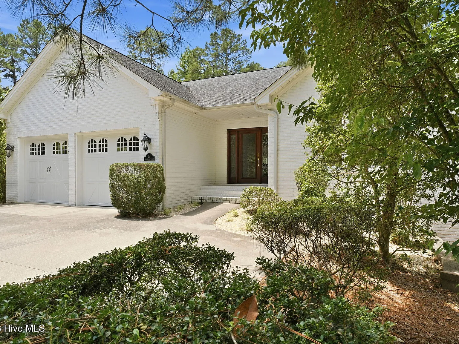 4 bed, 3.5 bath, 3641 sqft, $3,200 — Photo 2