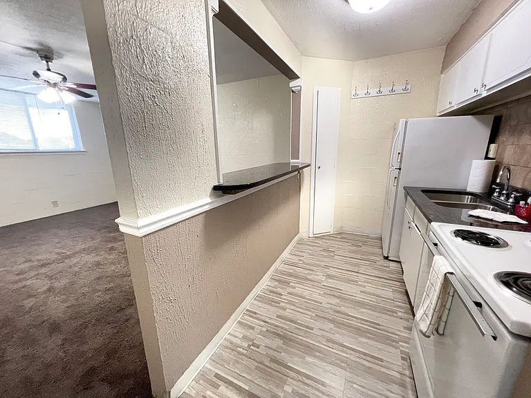 Heather House Apartments — Photo 25