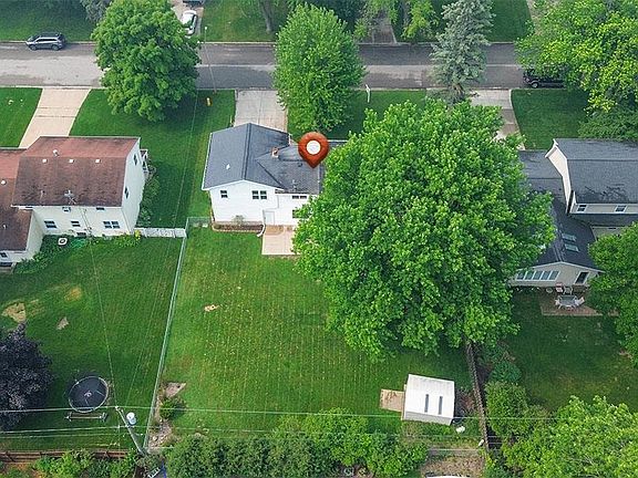 3rd image of 559 Hilltop Dr