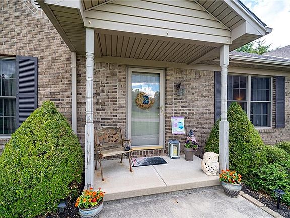 3rd image of 415 Ashbury Farms Dr