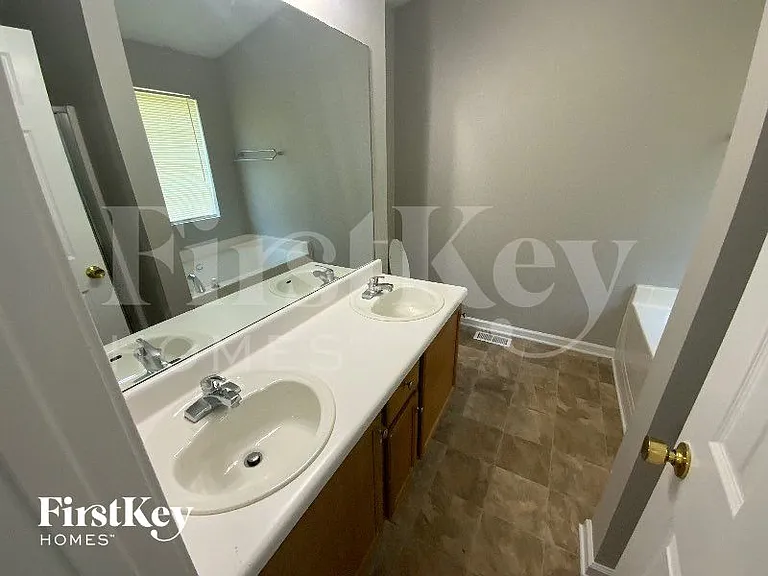 2419 Broad River Pl — Photo 11