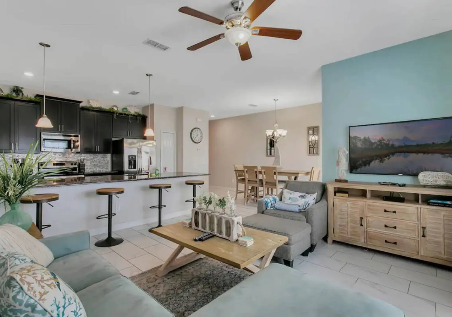 Storey Lake Peaceful Townhome with Private Pool — Photo 2