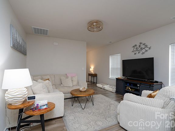 5th image of 1255 Langston Ln