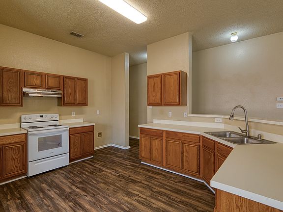 3rd image of 612 Pineview Ln