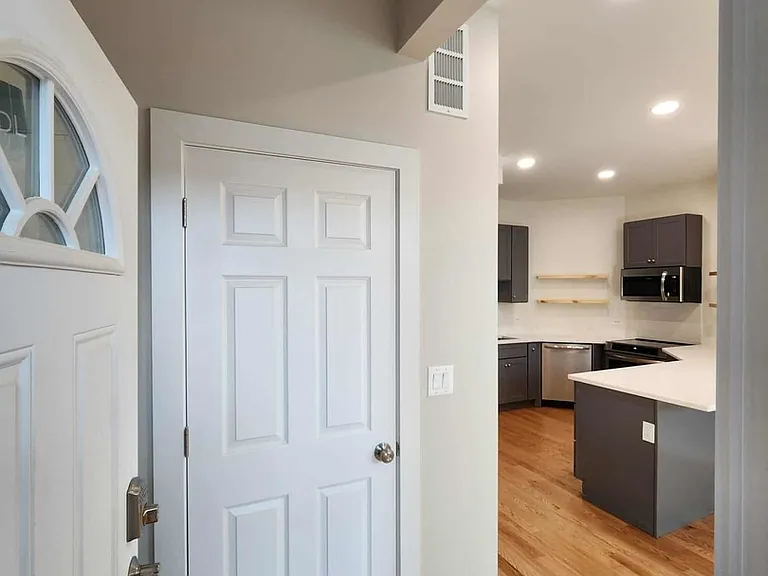 6321 S Eberhart Ave #1 — Photo 4