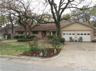1909 Signet Dr, Euless, TX 76040