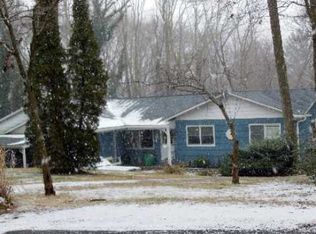 135 Hallock Ln, Rocky Point, NY 11778