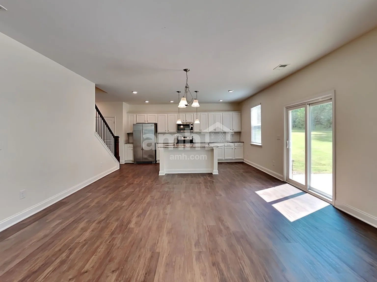 4 bed, 2.5 bath, 2400 sqft, $2,490 — Photo 4