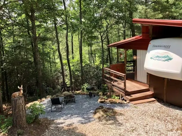 475 Bear Cub Dr, Spruce Pine, NC 28777