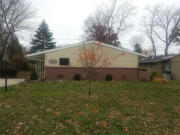 2nd image of 3635 W Lincolnshire Blvd