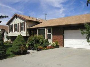 1601 E Wood Glen Rd, Sandy, UT 84092