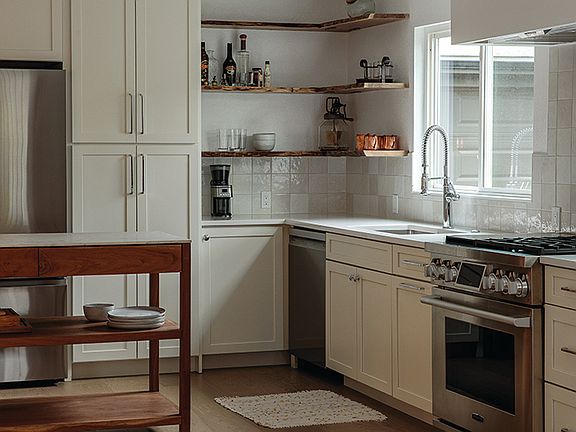 4th image of 300 Lily Ln