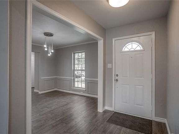 4th image of 946 Crestwood Cir