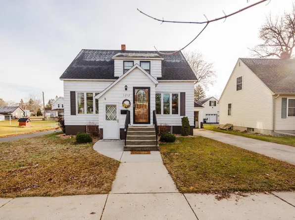 1212 1st St SW, Wadena, MN 56482