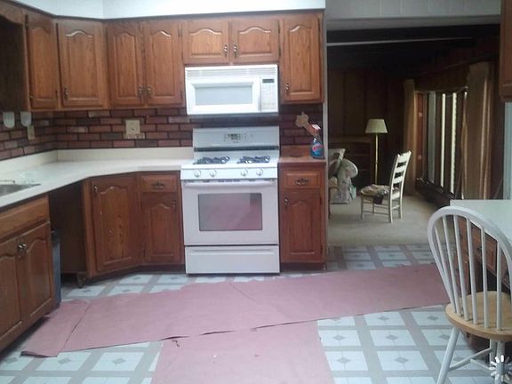 5th image of 14609 W 136th St