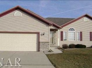 19 Crosswinds Ct, Bloomington, IL 61704