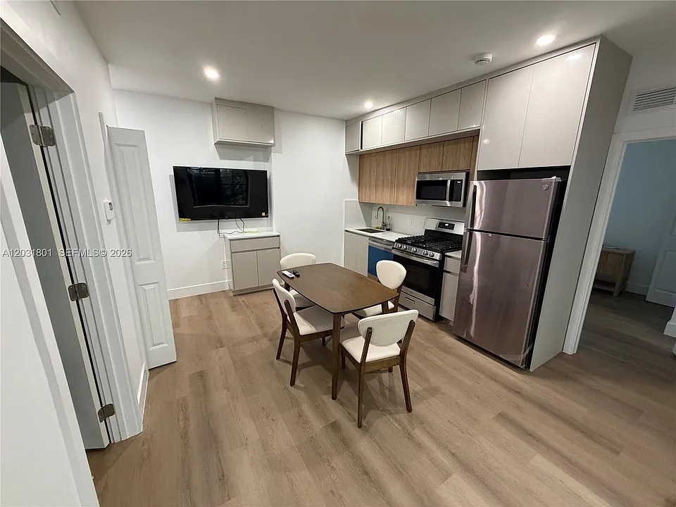 1619 Jefferson Ave #210