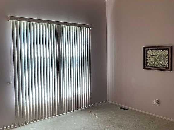 Living/family room, fan