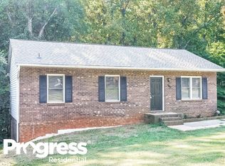 560 Heatherton Ln, Rural Hall, NC 27045