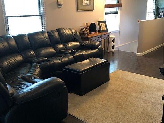 2nd image of 5947 Southwestern Blvd
