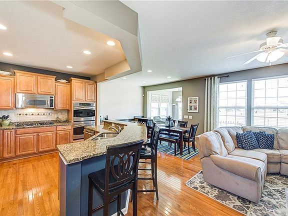 4th image of 684 King Fisher Dr