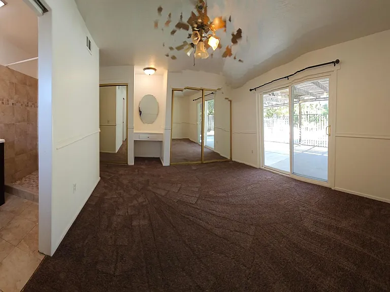 2272 Toluca Dr — Photo 33