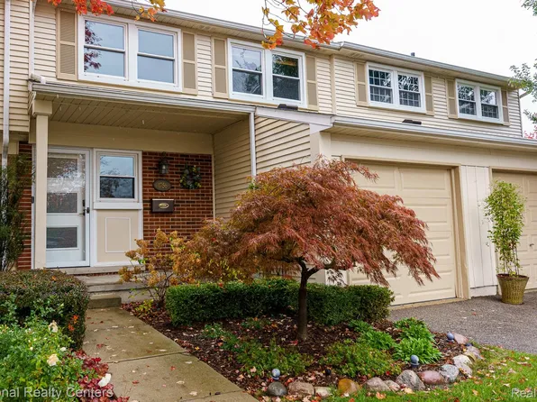 1756 Brentwood Dr, Troy, MI 48098