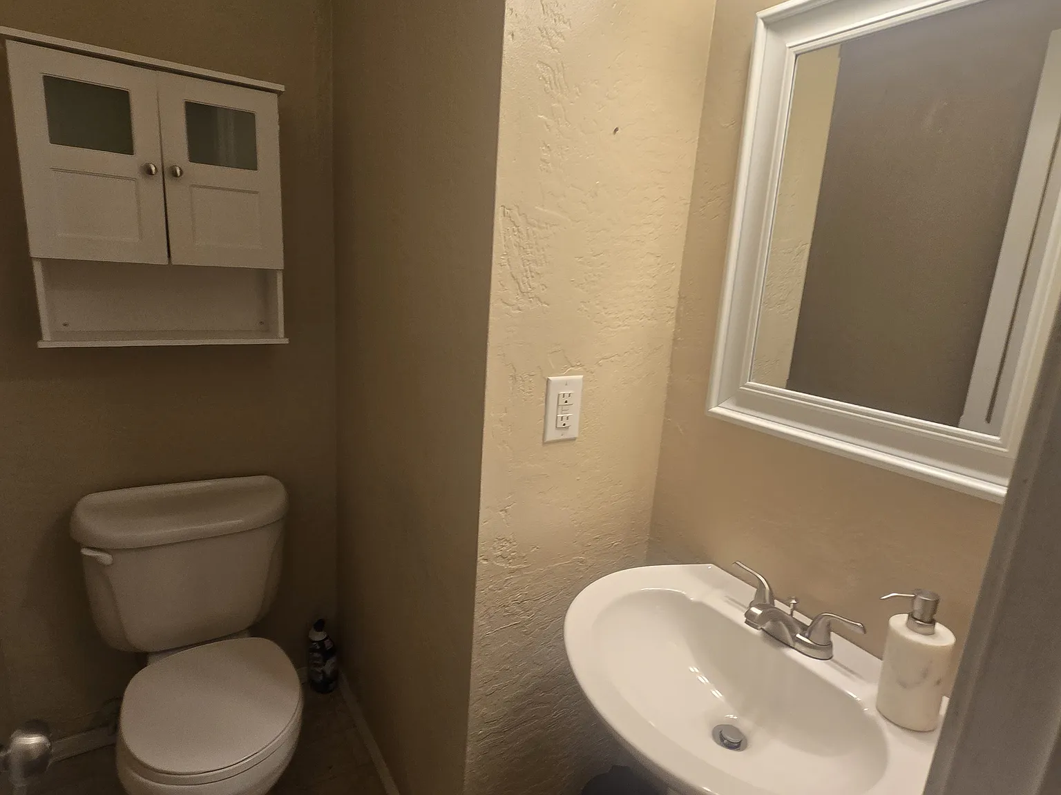 2 bed, 1.5 bath, 984 sqft, $2,100 — Photo 2