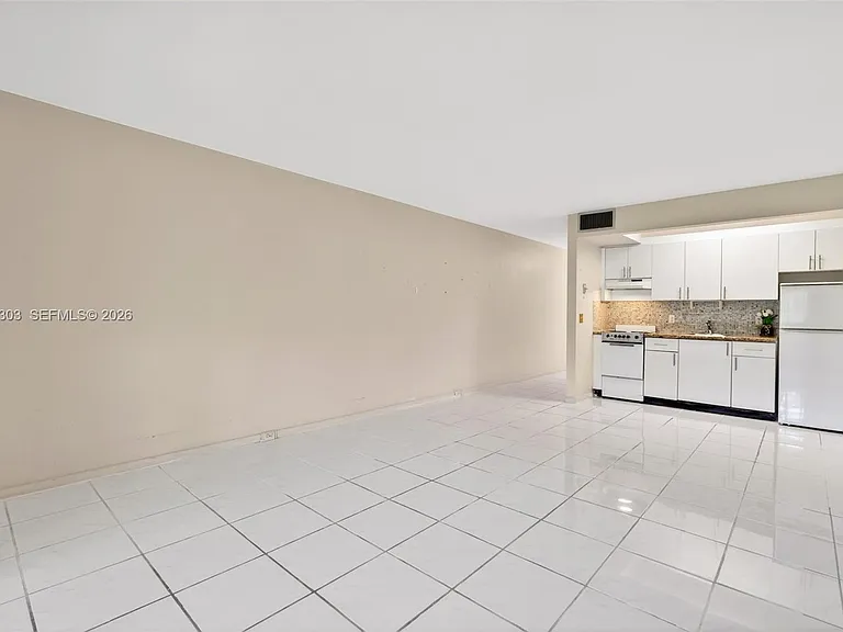 1400 SW 124th Ter #111Q — Photo 7