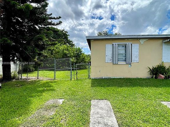 3rd image of 710 Tamiami Blvd