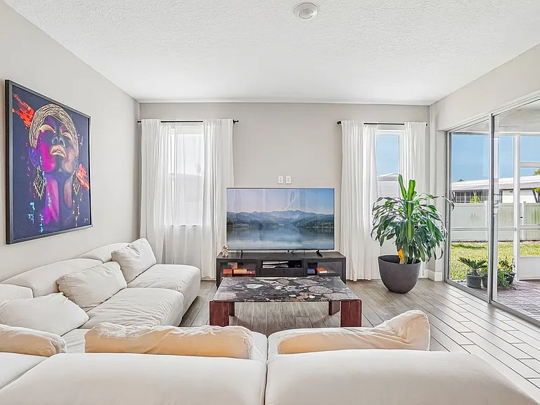 5282 Neil Dr — Photo 13