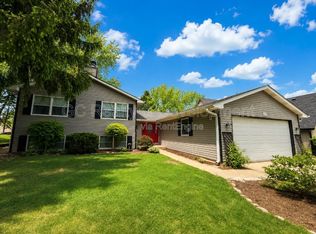 530 S Prairie St, Cary, IL 60013