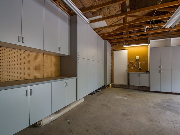 3rd image of 6158 S Middlewood Cir