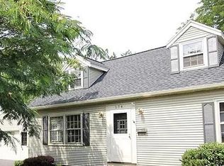 174 Lake Meadow Dr, Rochester, NY 14612