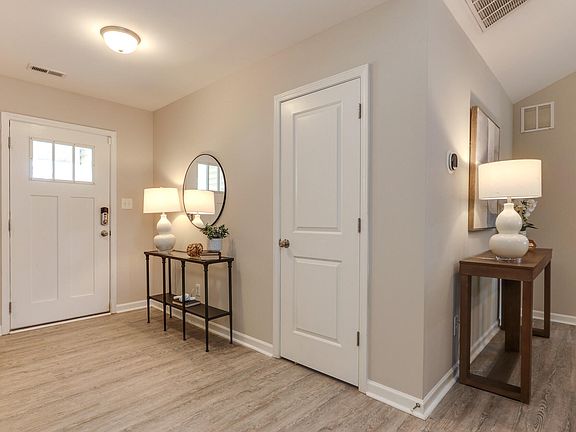 4th image of 107 Mountain View Dr