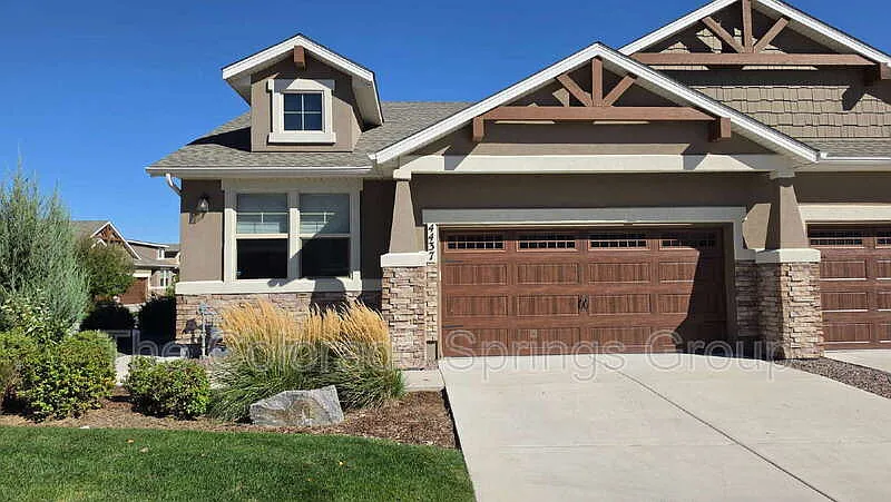 3 bed, 2.5 bath, 2511 sqft, $2,500 — Photo 2
