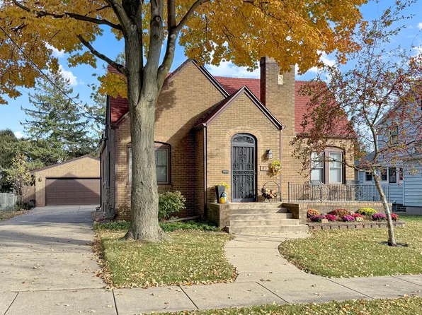 821 S Harlem Ave, Freeport, IL 61032