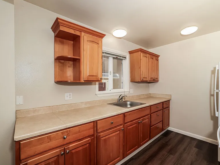 5851 Vallejo St #B — Photo 11